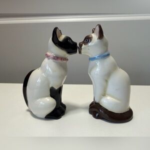 Magnetic Kissing Ceramic Cat Salt & Pepper Shakers